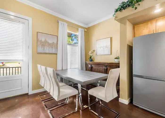 Hip & Vibrant Townhome Near Downtown With Private Patio Grill Ac And Wifi * Pensacola