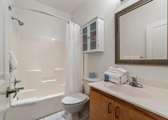 Hip & Vibrant Townhome Near Downtown With Private Patio Grill Ac And Wifi Pensacola