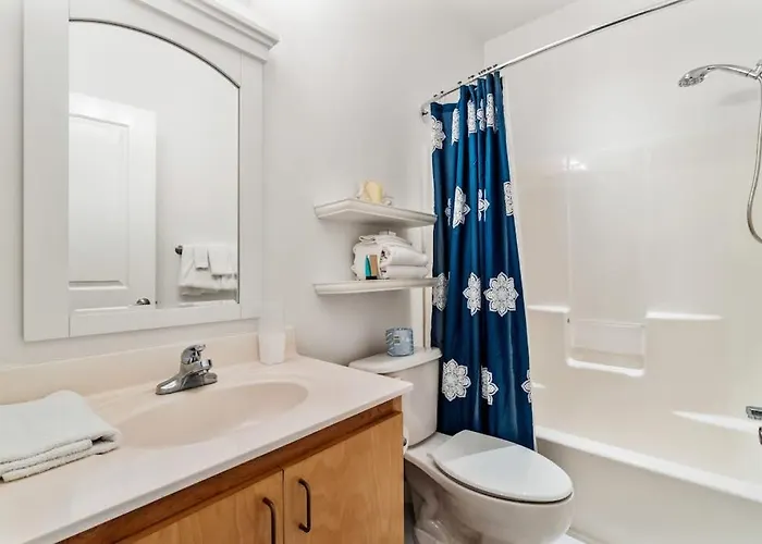 Holiday home Hip & Vibrant Townhome Near Downtown With Private Patio Grill Ac And Wifi Pensacola